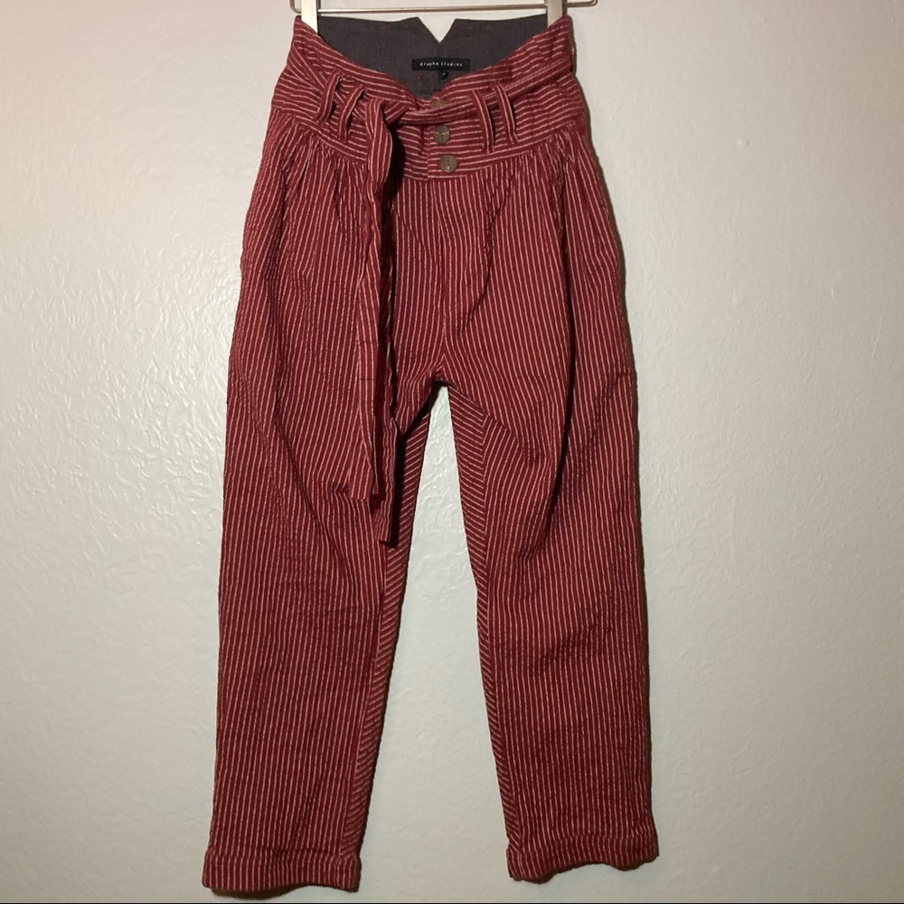 Adorable pinstriped casual fit cropped pants!